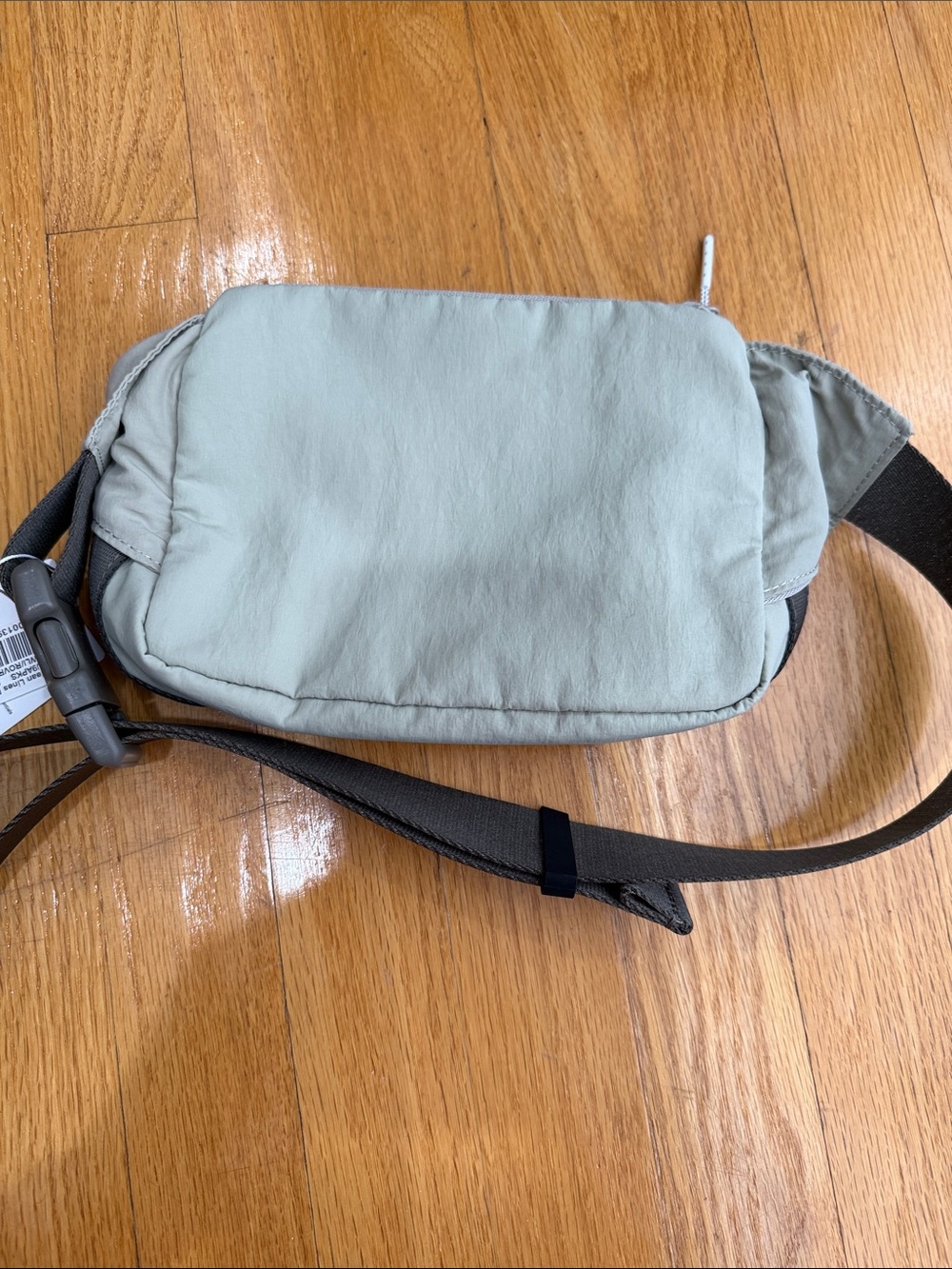 lululemon athletica Light Sage Green Crossbody Belt Bag with Dark Strap - Picture 4 of 6